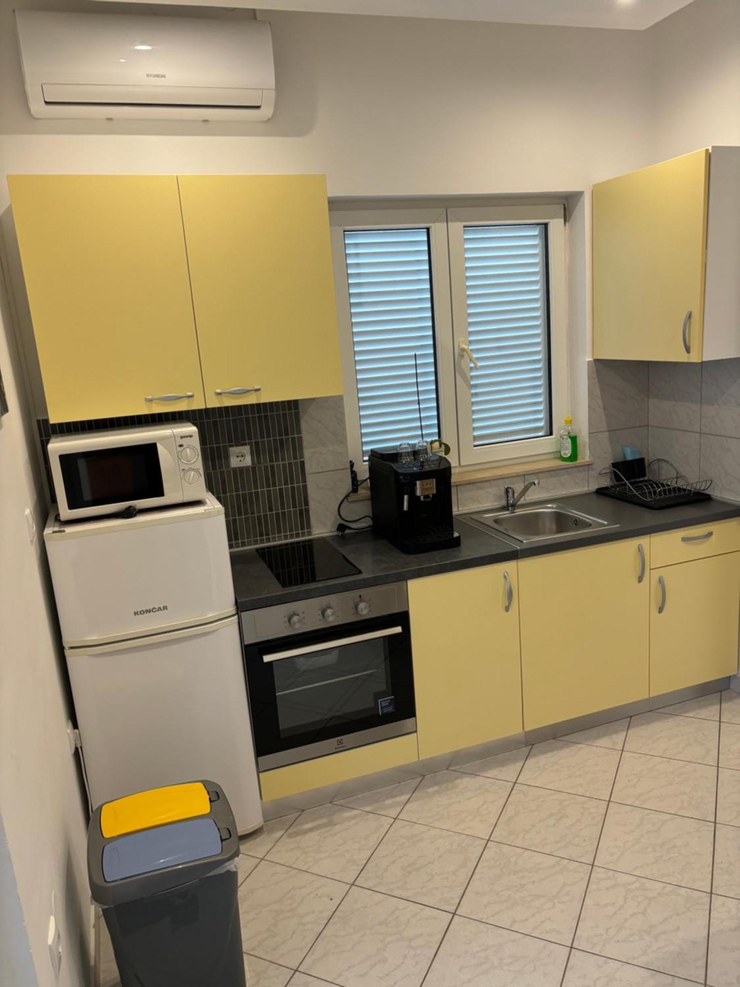 Apartments Lota Кострена Экстерьер фото